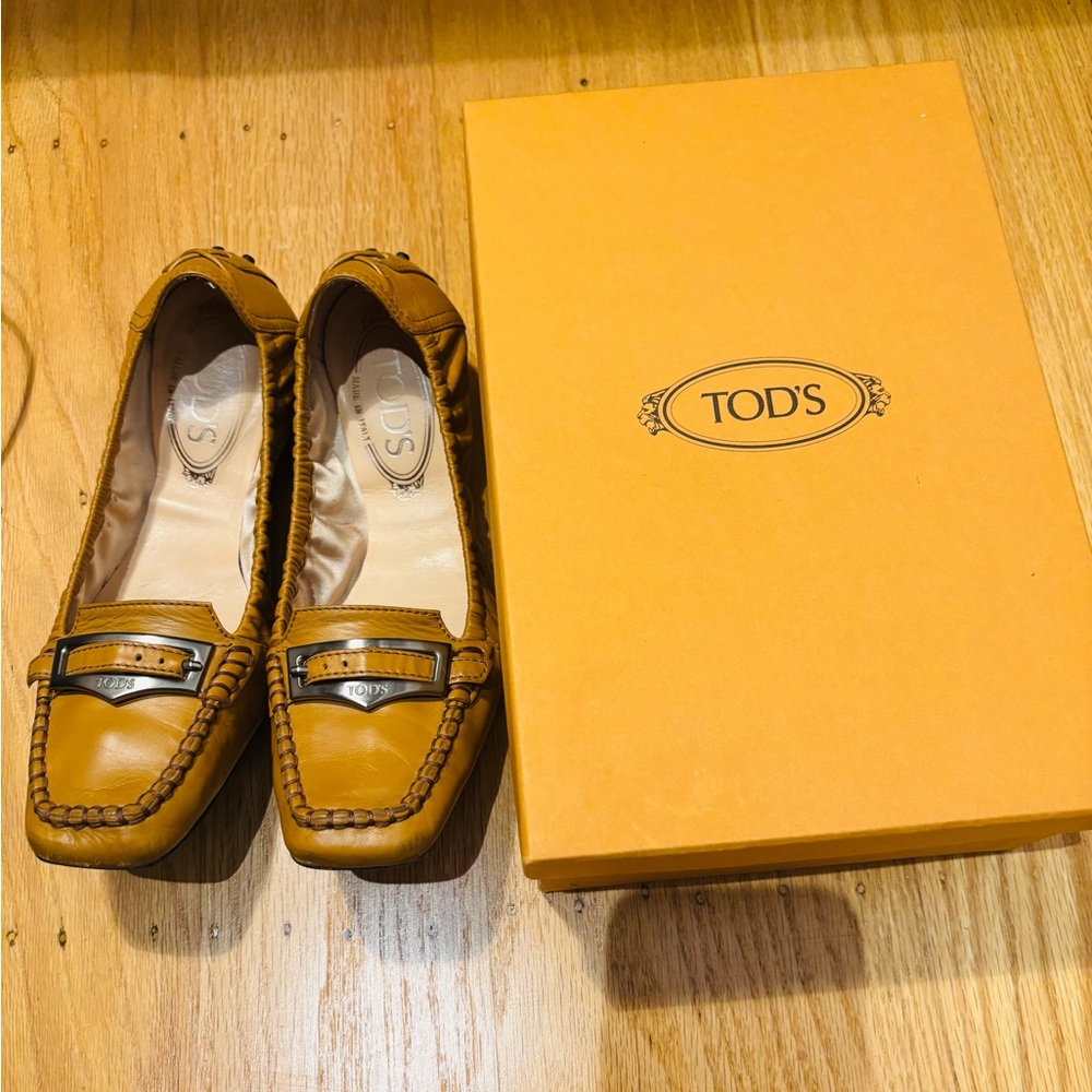 Tod's Brown Leather Loafers with Buckle Detail